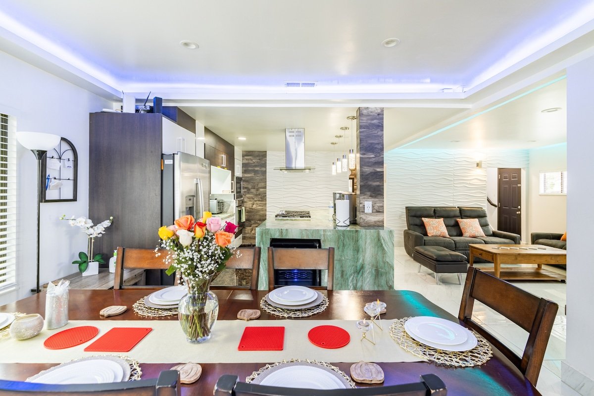 Fascinating 7bd/5ba home, Heart of Silicon Valley! gallery image 4