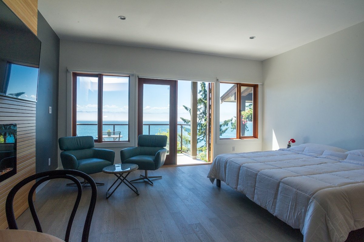 Modern Oceanfront/2 king/2 bath/gas firepit, bbq gallery image 3