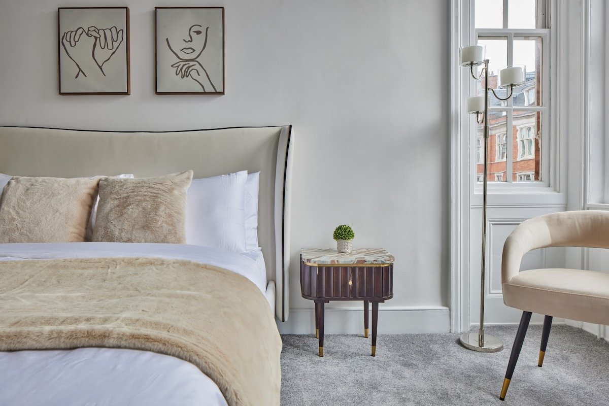 Grand Mayfair Duplex | Classically British gallery image 3