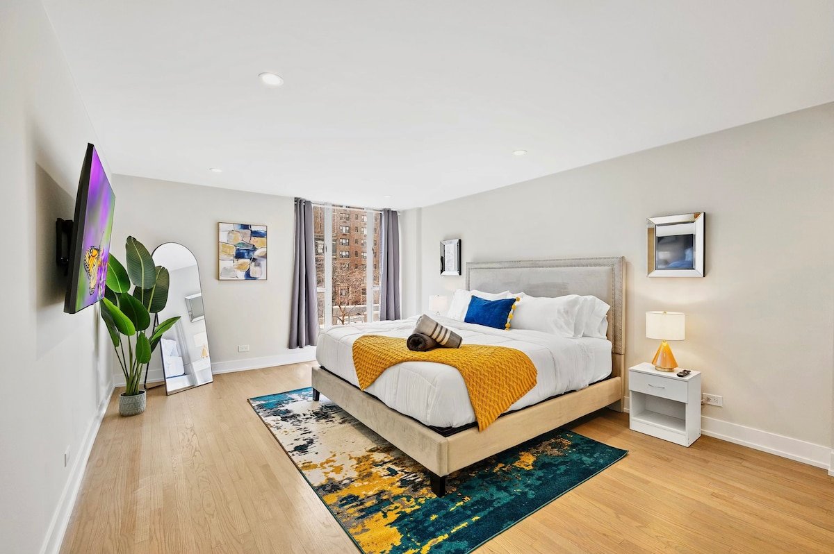 Modern MAG Mile 2BD/2BA (+Parking/Rooftop) gallery image 3