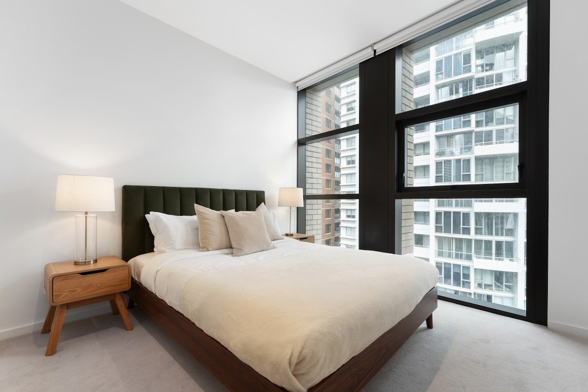 Town Hall Luxury 2BR w/Parking gallery image 3