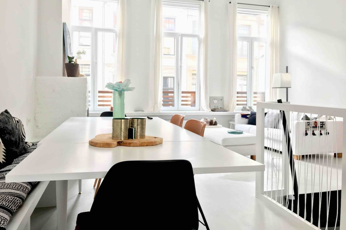 Bright and sunny stylish House! gallery image 4