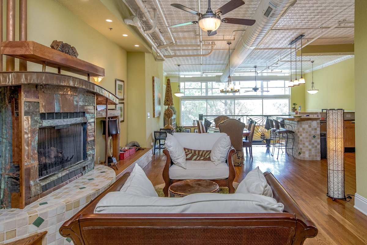 ~5 star Downtown Spacious Retreat at 35 Patton gallery image 4