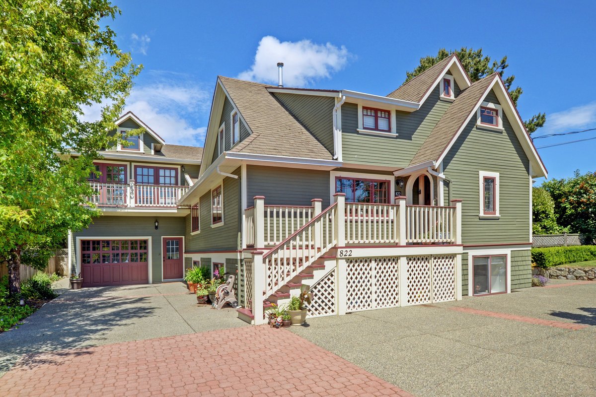 Character Stay across Swan Lake Nature Sanctuary