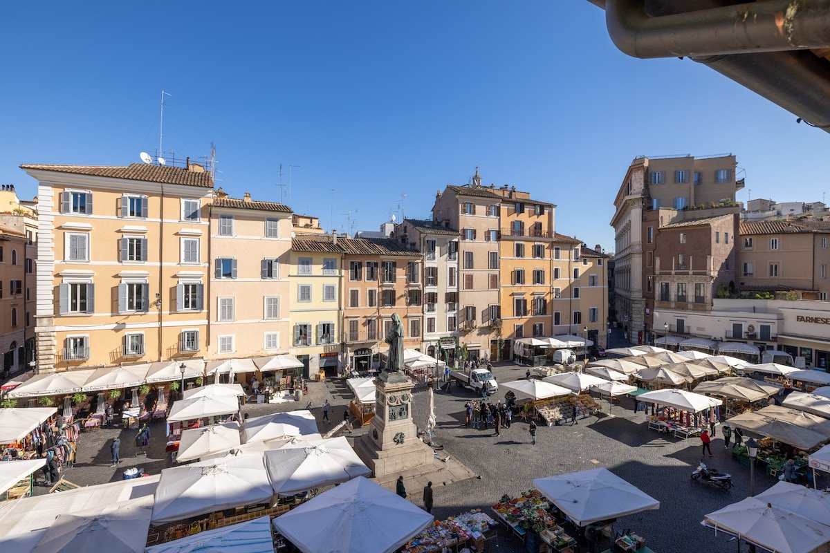 Large flat view on-Campo de’ Fiori (tot 8+2people) gallery image 2
