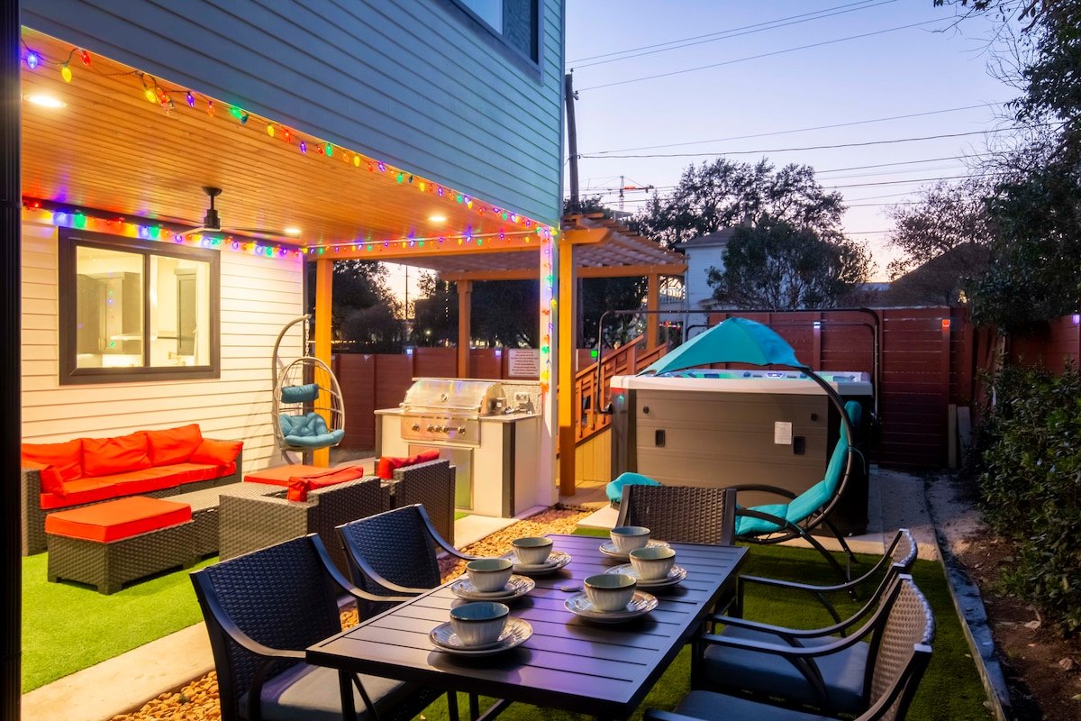 Downtown Tranquillity-HotTub+Games+BBQ+FreeParking gallery image 5
