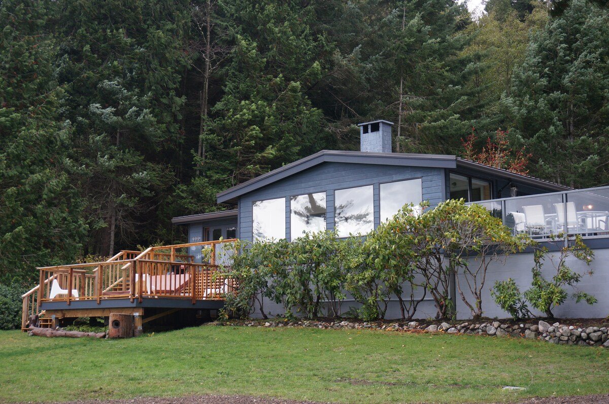 Oceanfront low bank home viewing Mt. Baker. gallery image 3