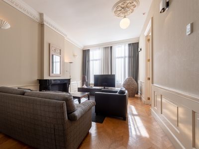 Bright 2-Bedroom Apartment