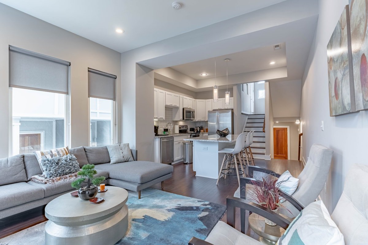 The Champagne Side-by-Side Bachelorette Nashville🥂 gallery image 2