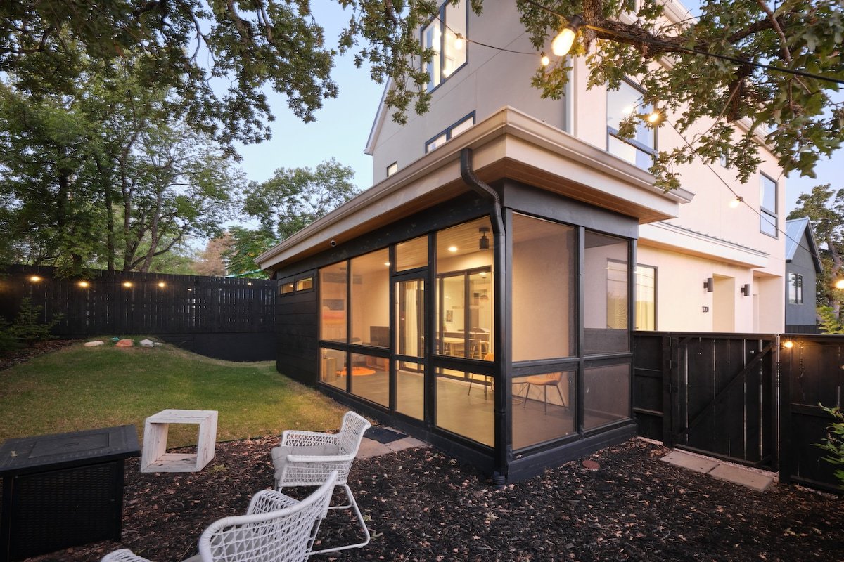 Large Private Modern House in Hip East ATX gallery image 2