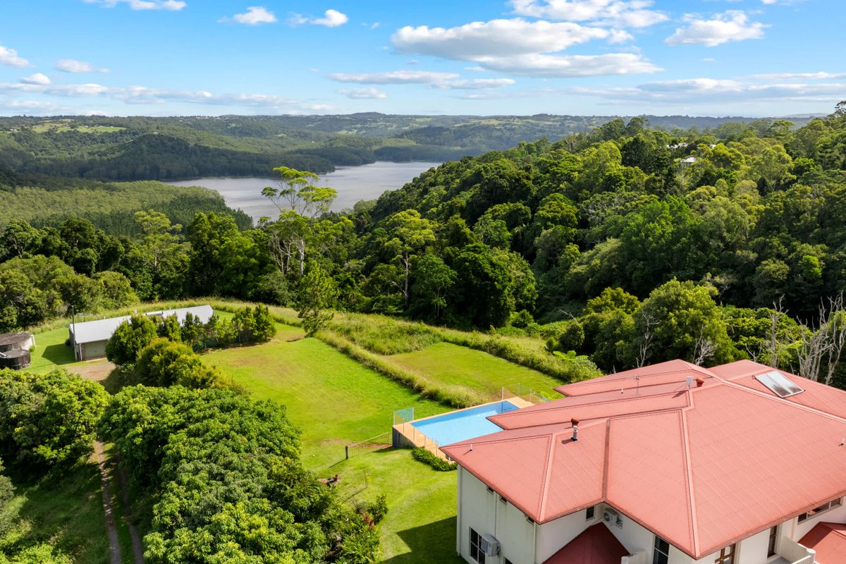 Lemon Grove – Montville Manor with Lake & Mountai