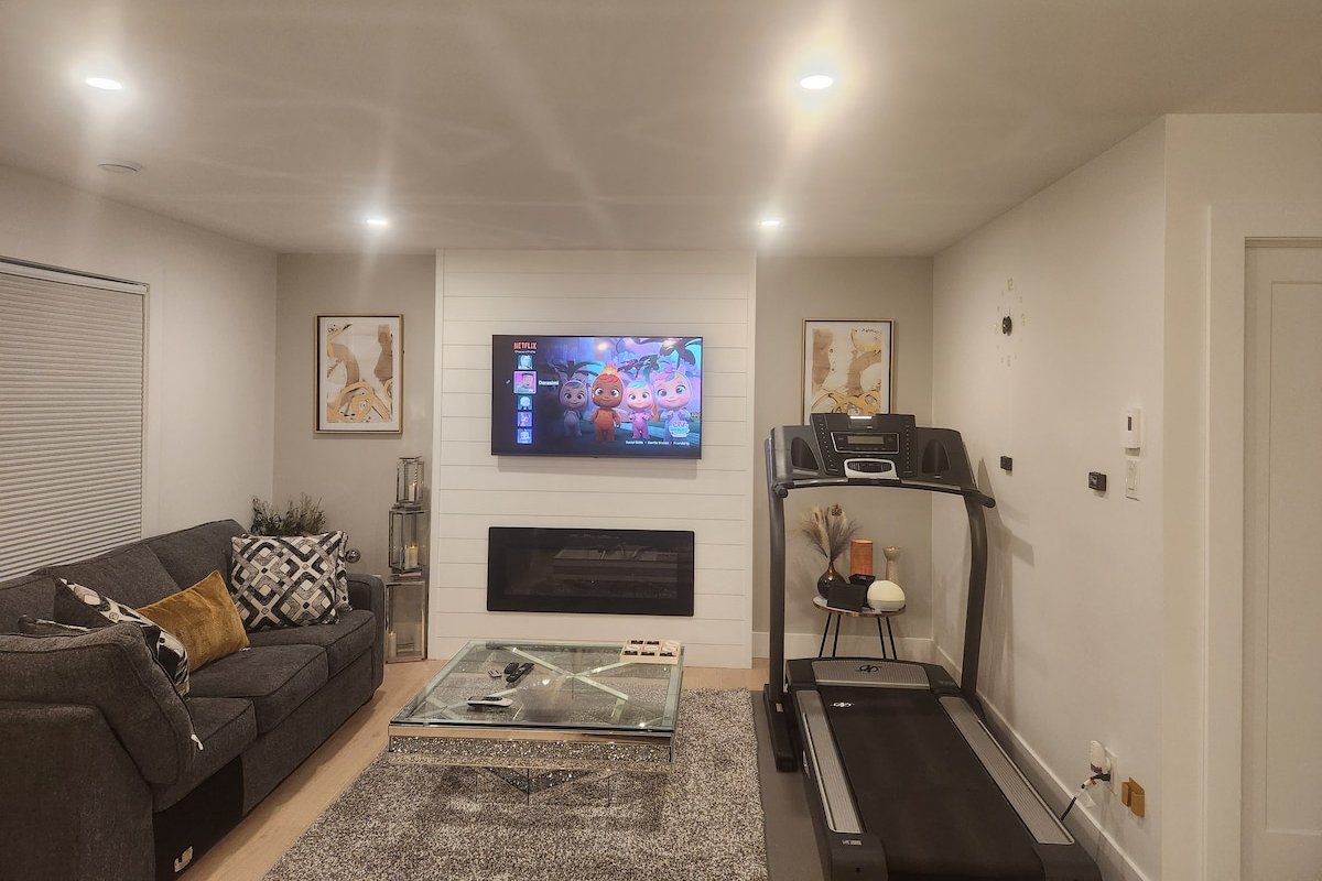 Well Furnished New Home 4mins to Airport gallery image 2