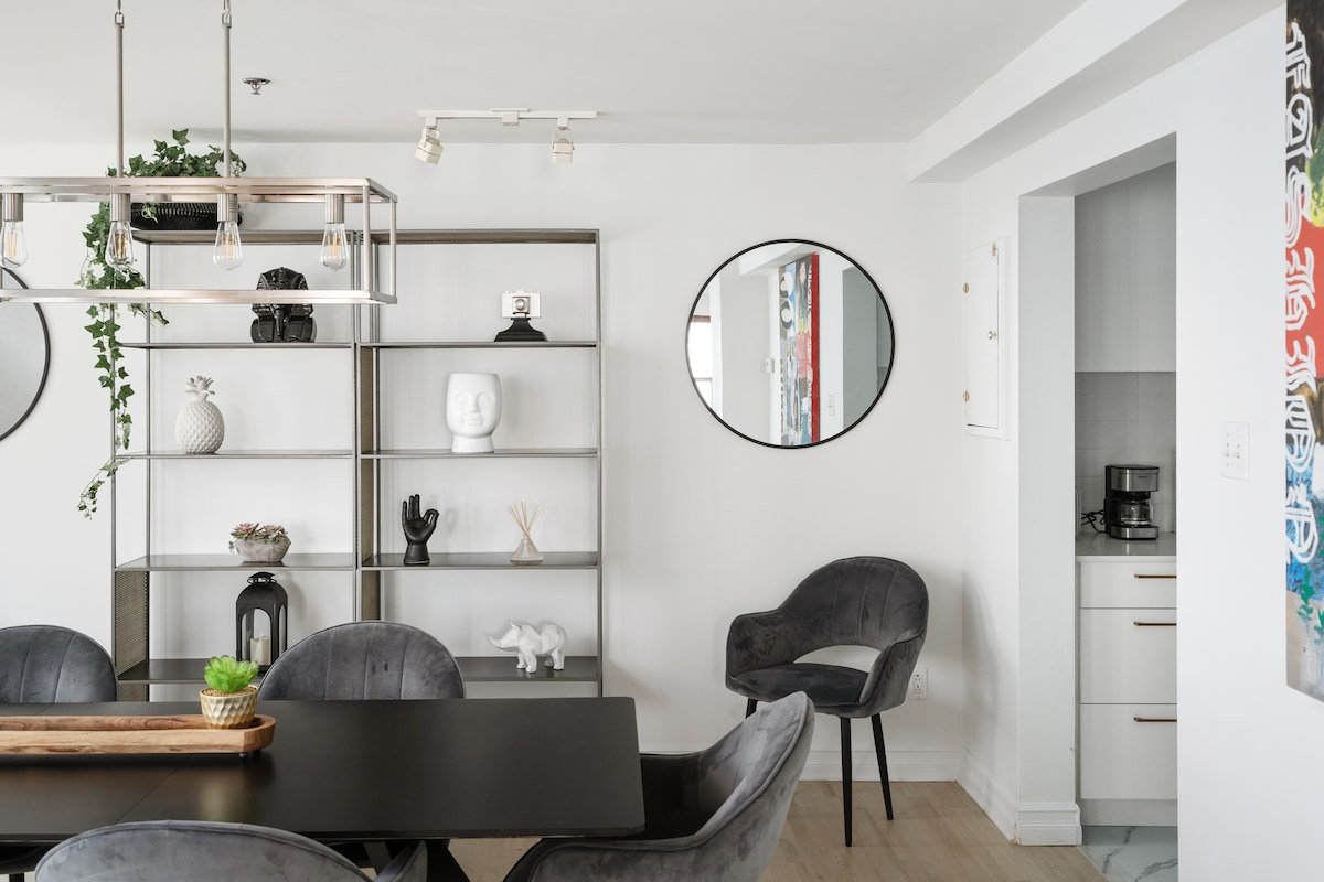 Sublime 3BR 2BA Apt | Old Mtl | St Paul ST | gallery image 5