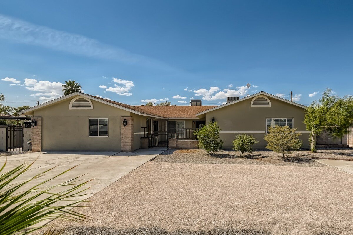 New Renovated Villa *Pool* Near Strip*Convention gallery image 4