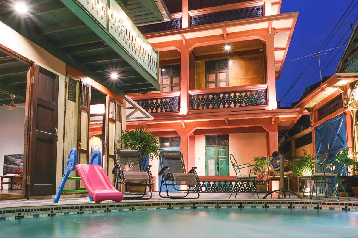 Private House 1930s/Jacuzzi pool/5minMRT/Local