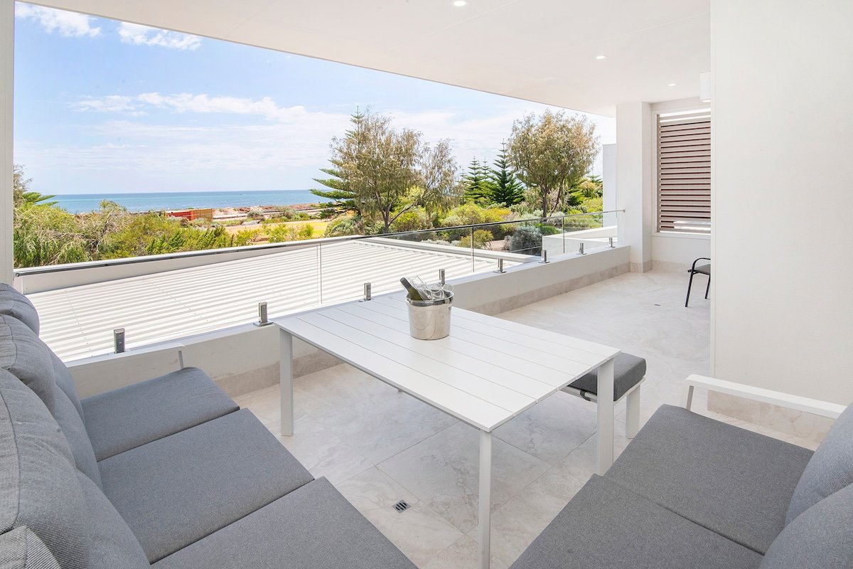 Pebbles by the Sea- Brand-New Oceanfront Home gallery image 4