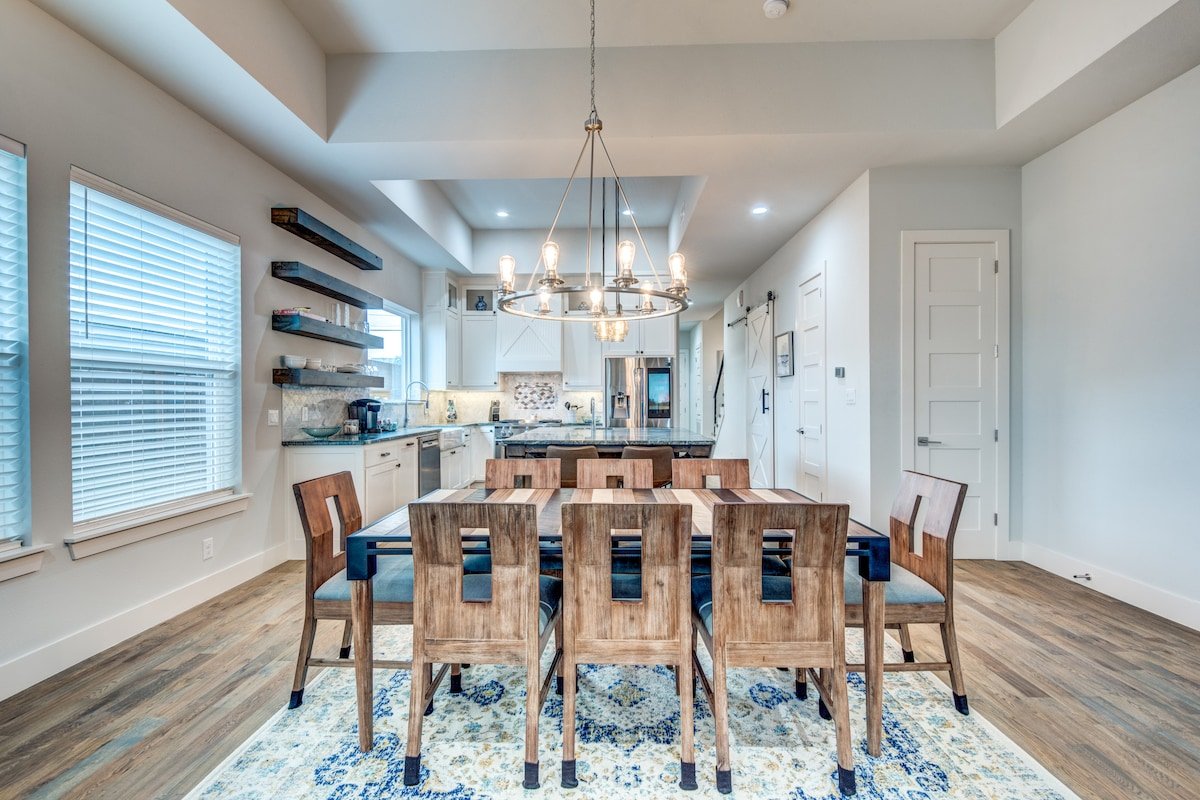 Modern Duplex Mins to DT I Great for Large Groups! gallery image 5