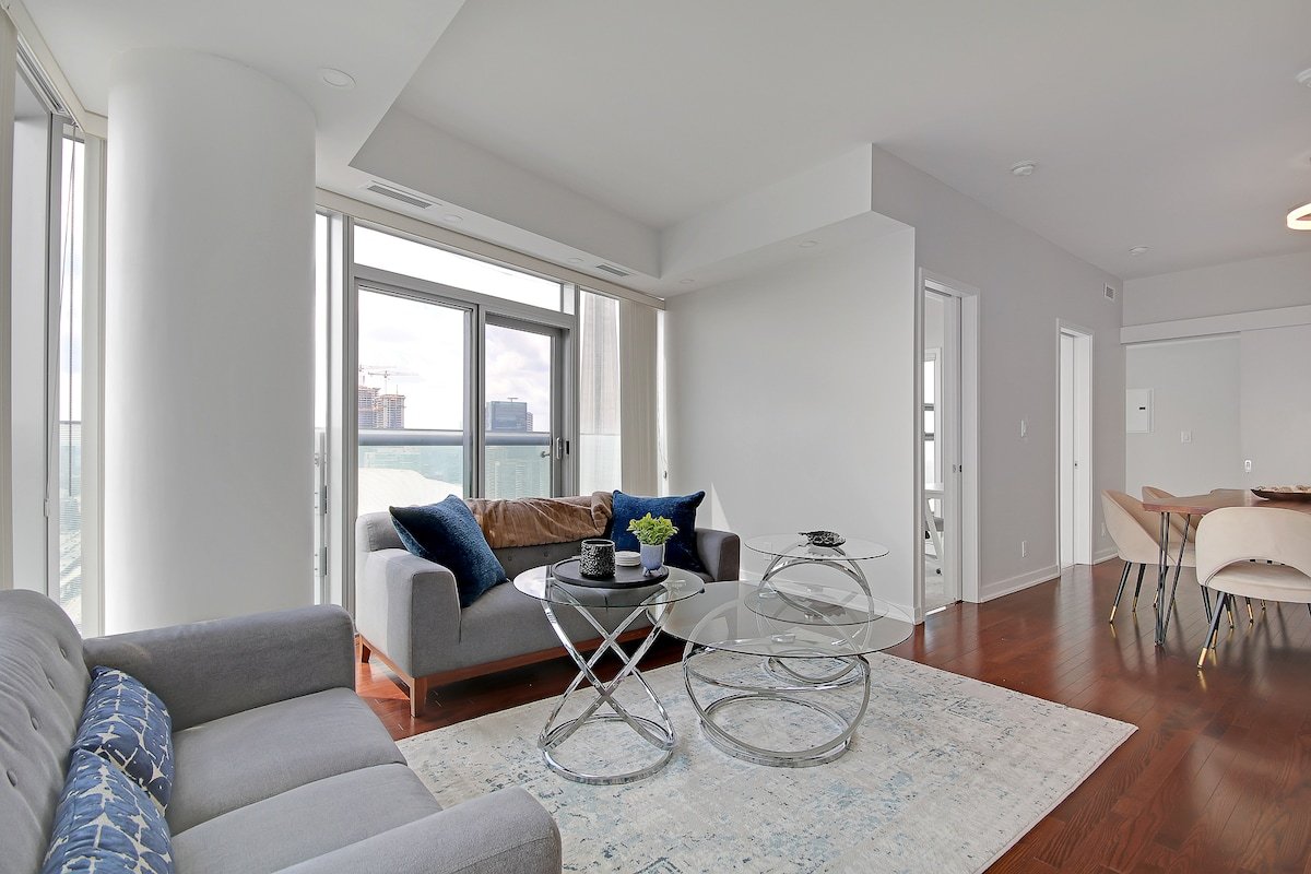 3 Bedroom CN Tower Waterfront Oasis gallery image 3