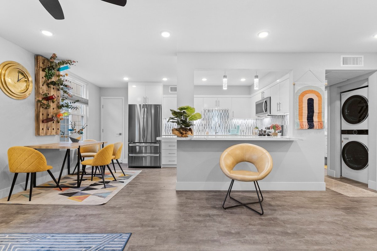 Luxe Modern Escape | Pool/H.Tub+Park+ walkable SD! gallery image 5