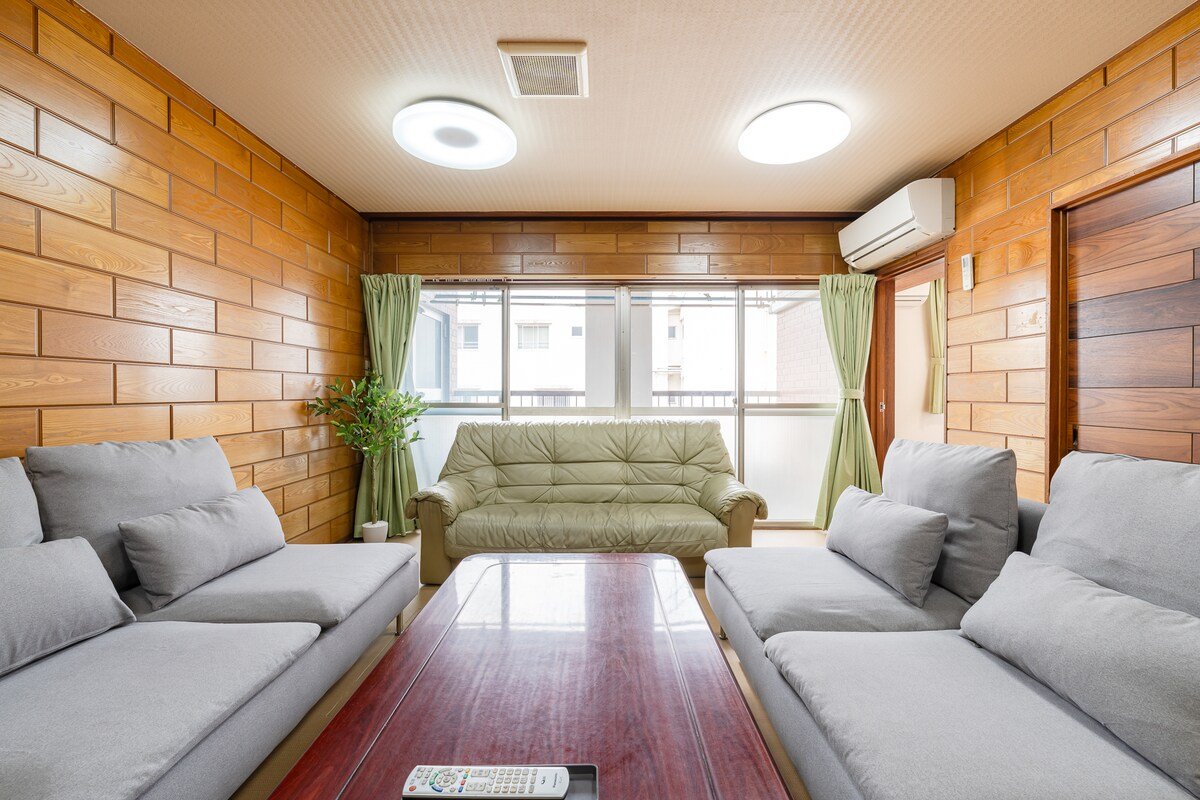 浅草駅から徒歩圏内｜スカイツリーを望む広々140㎡｜最大13名宿泊｜贅沢空間で特別なひと時を！ gallery image 3