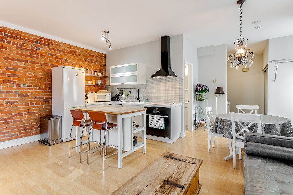 Charming Loft w/ Skylight & Balconies! gallery image 2