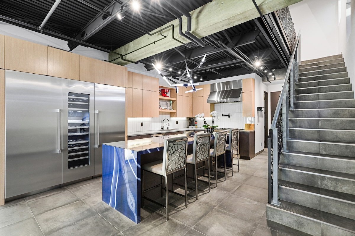 NEW Luxury Concrete Home: Minutes from the Beach gallery image 4