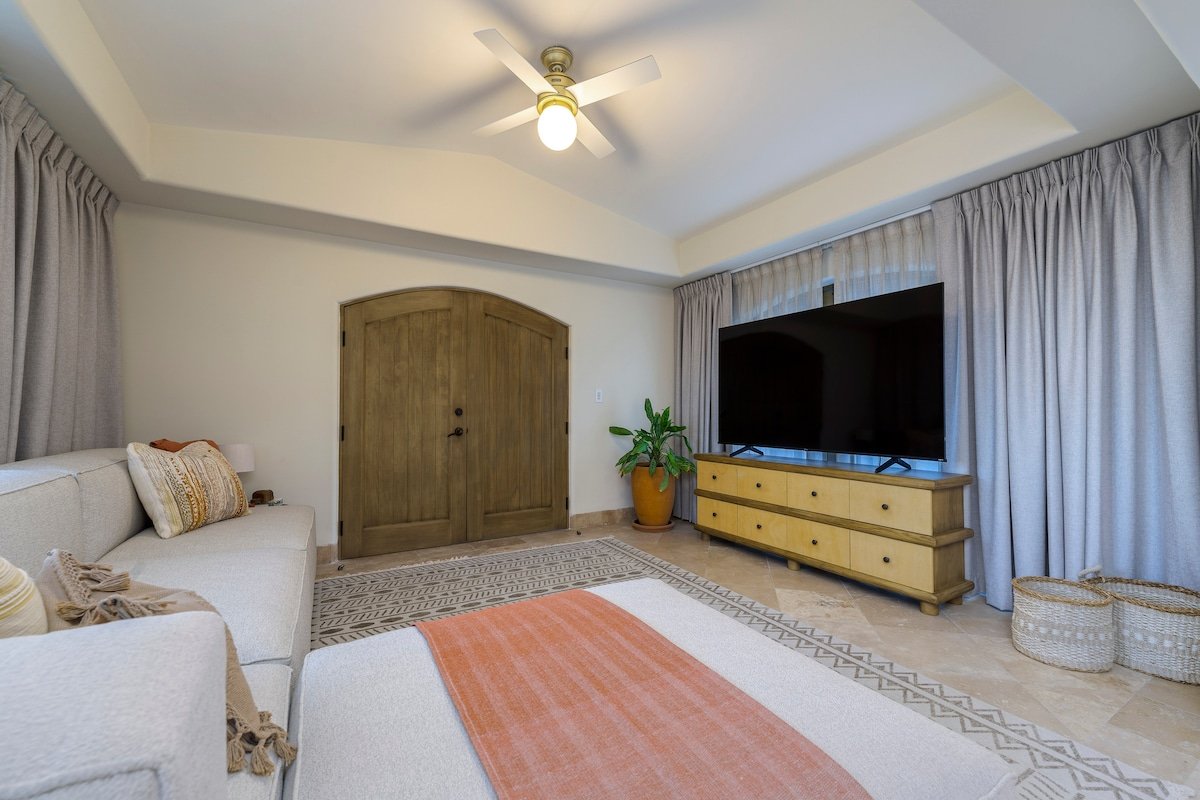 8BR Cabo Villa. Sky. Space. Maid gallery image 5