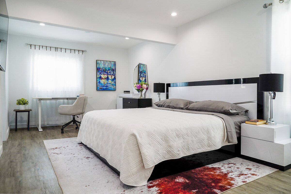 Luxurious 3 Bedroom House w/ Pool gallery image 5