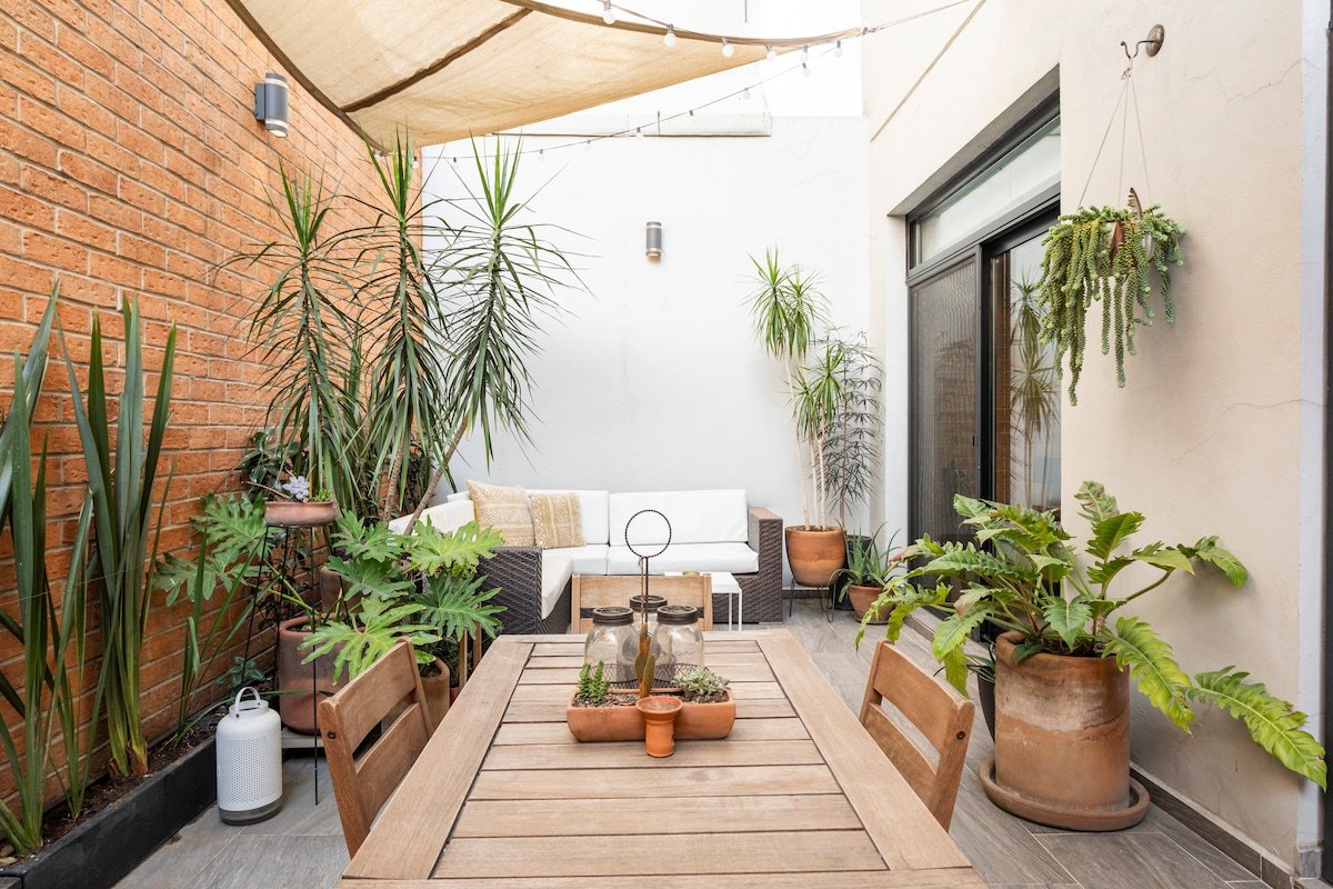 Modern with large private terrace & rooftop pool gallery image 2