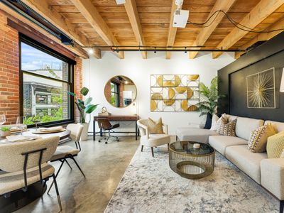 Spacious Gastown Loft | 2Bed | Secure Parking | AC