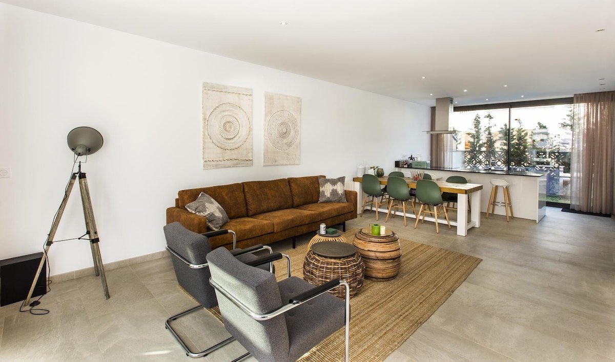 Modern house with 3 bedrooms and swimming pool gallery image 5