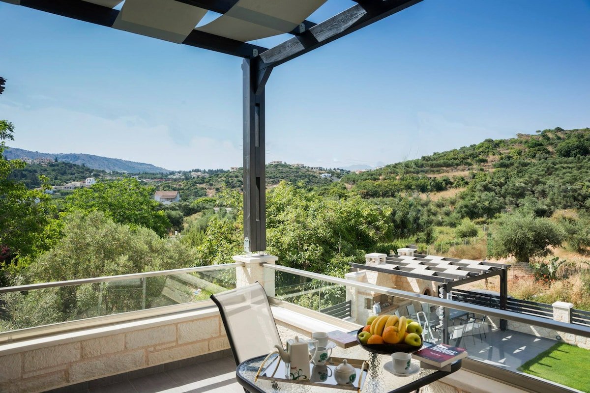 Villa 200m to Beach & Amenities w/Pool, Sauna, BBQ gallery image 5