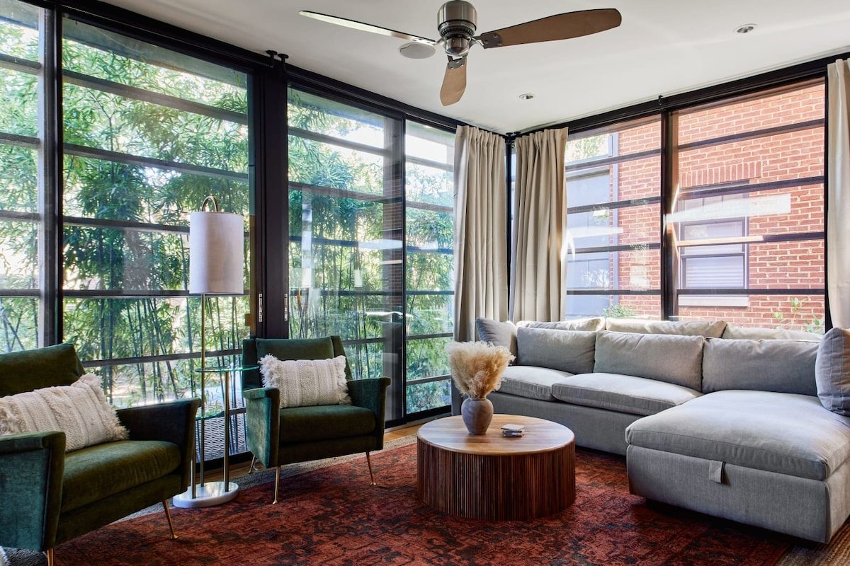 Chic 4BR with Fenced Yard, Walk to Dining, Parking gallery image 2