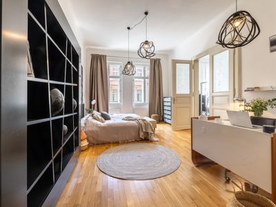 Contemporary 3 bedroom flat near Prague Castle