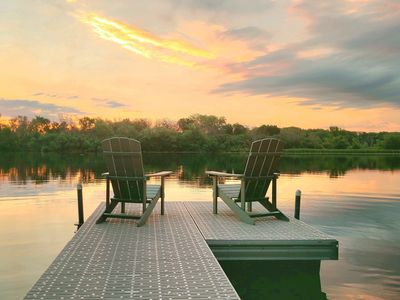 Cozy Lakefront Cottage • Medicine Lake