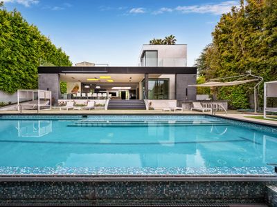 Modern Mansion In rodeo