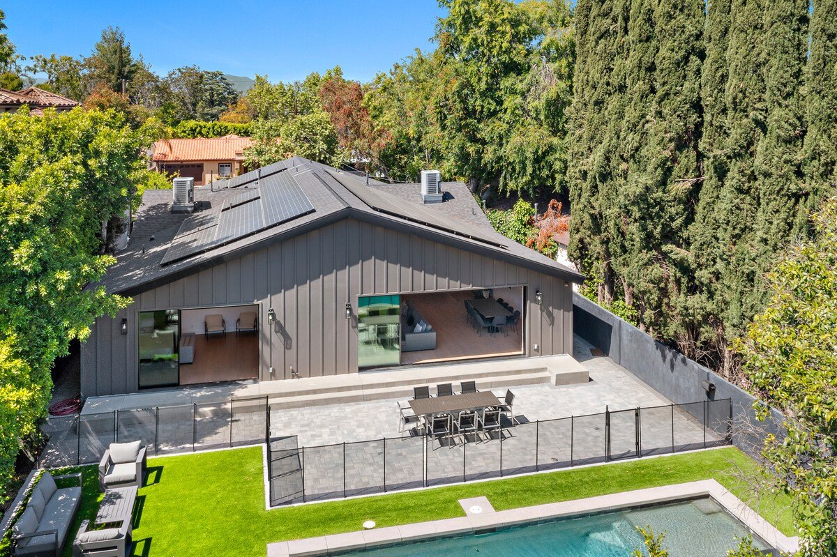 Modern Villa In Los Angeles gallery image 4