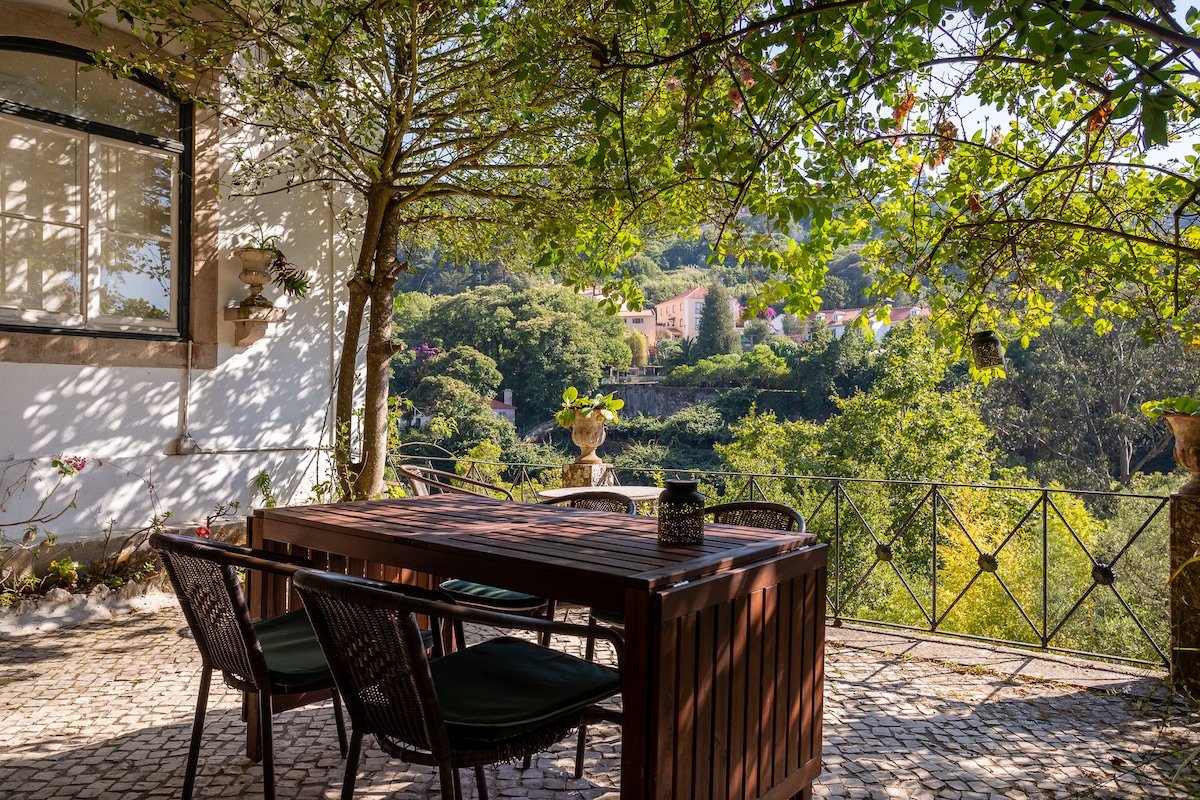 Casa da Paderna: Romantic Challet in Old Sintra gallery image 3