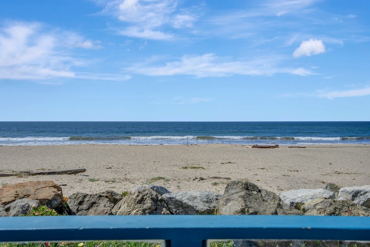 Charming Beach Front Home on the Island gallery image 4