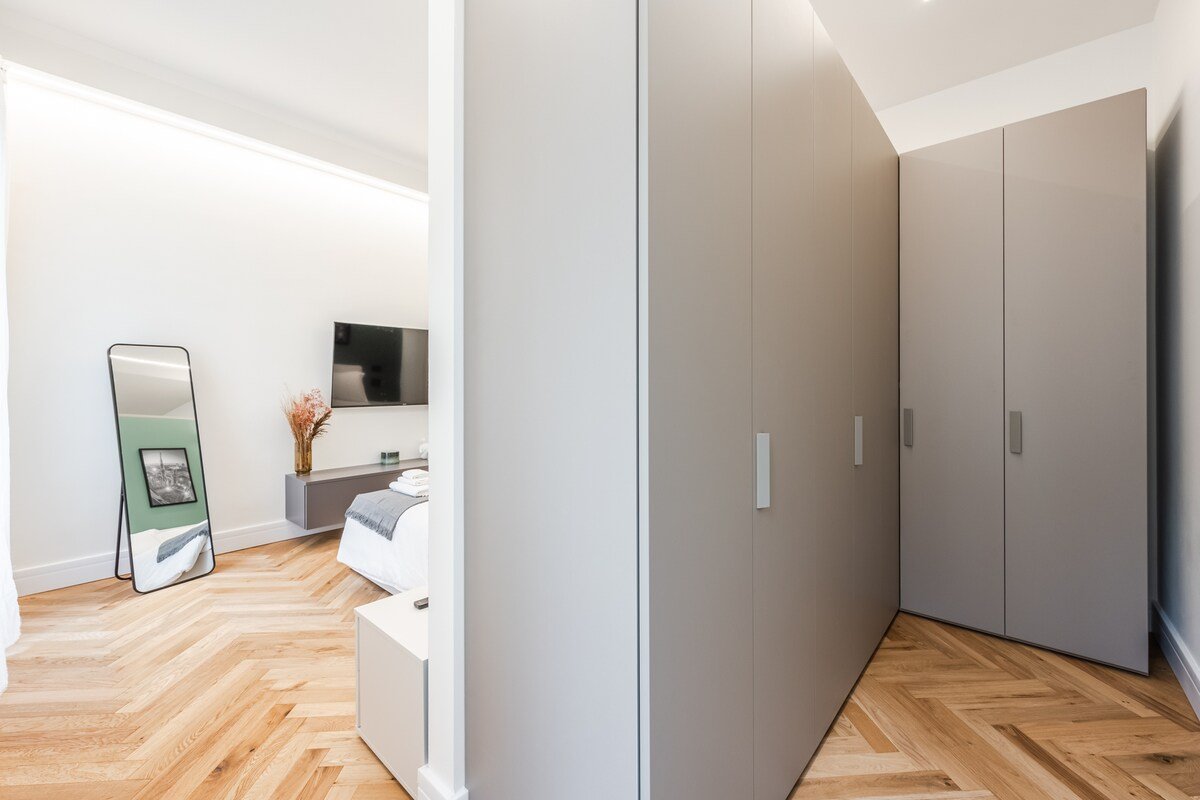 Space and Design: 3-Room Apt 1 Min from Cadorna gallery image 5