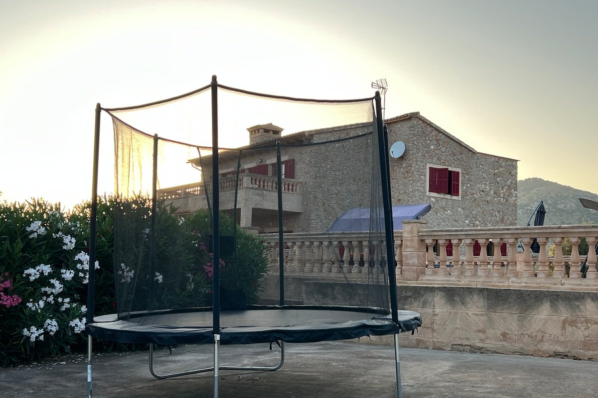 Cas Cavaller | Family & Friends Retreat gallery image 5