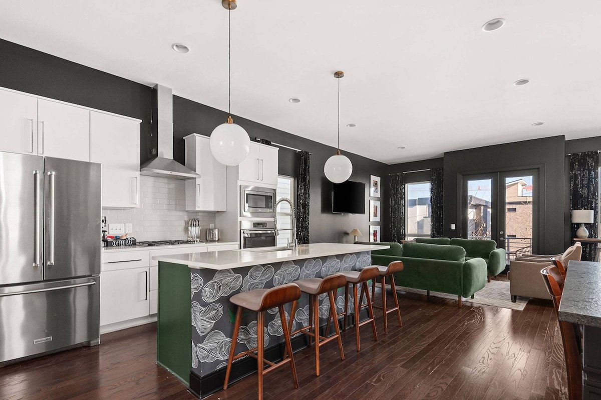 A11 ~ 12 Beds on 12 South in Gulch ~ New Remodel gallery image 3