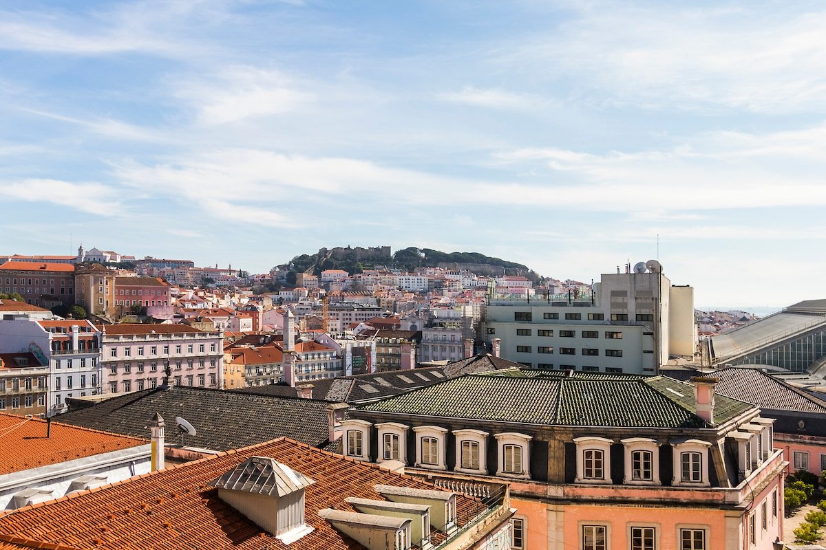 Distinct 2 bed in downtown with aircon gallery image 5