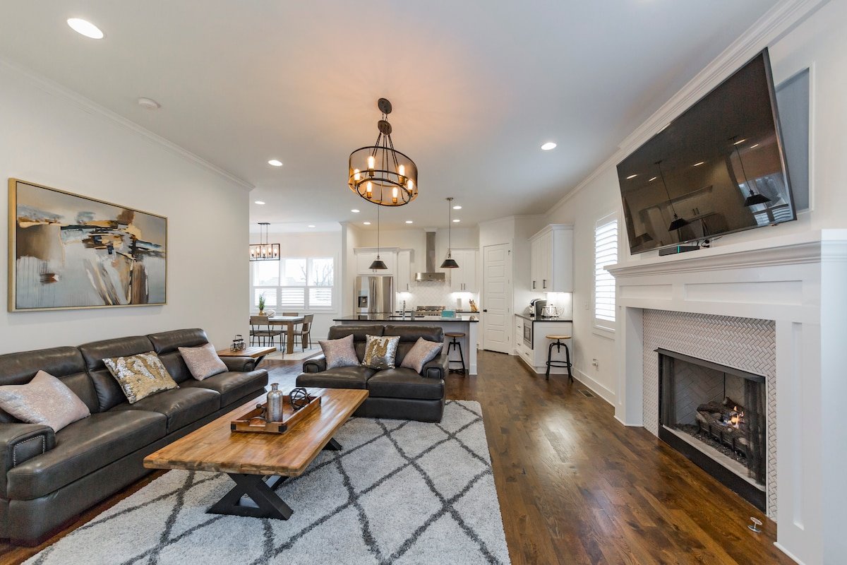 Luxury House/Near Gulch/Rooftop/4King 4Queen 2Twin gallery image 3