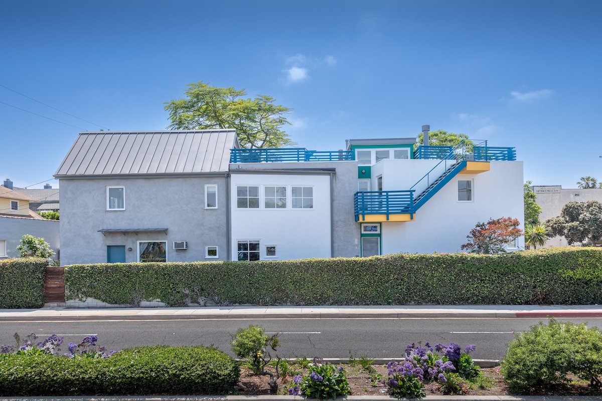 1 min to Sand & Sea – Santa Monica Dream Home gallery image 3