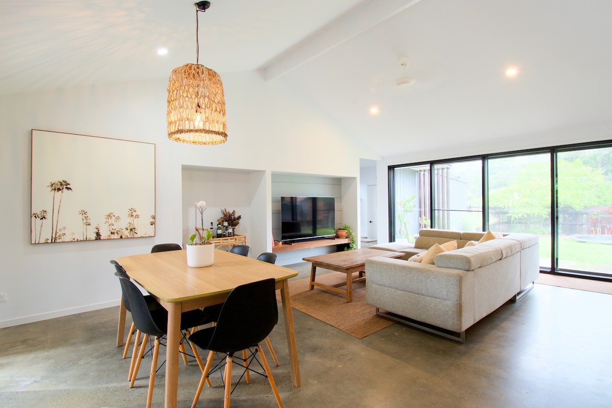 Poolside Paradise | Walk to Dicky Beach & Cafés gallery image 5