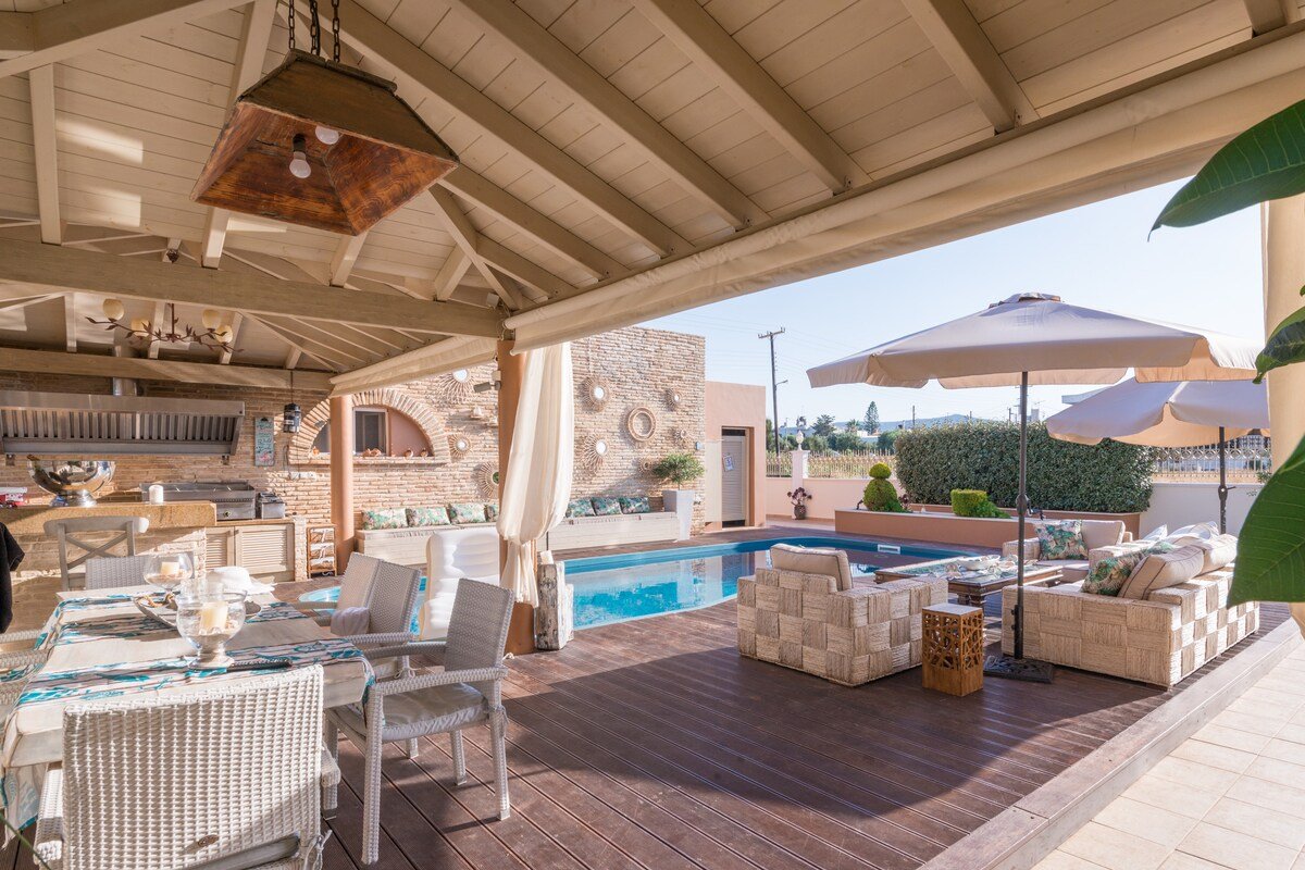 Marilyn Manor, Exclusive Hideaway & Private Pool gallery image 4