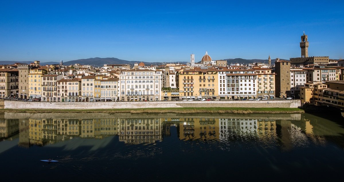 Ponte Vecchio Penthouse with breathtaking Terrace gallery image 3