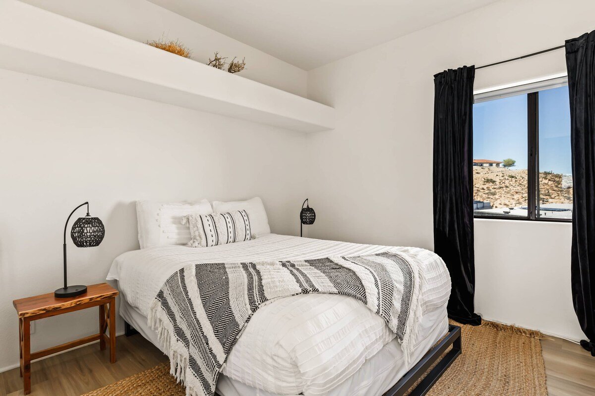 Aquarius · Modern, Pool, Hot Tub, Sweeping Views gallery image 4