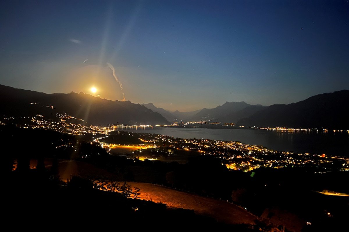 Appartement Moderne vue panoramique près Montreux gallery image 3